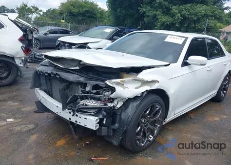 2018 Chrysler 300 300S z USA, uszkodzony, nr VIN 2C3CCABT5JH117852